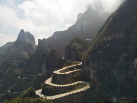 Kurvenstraße am Tianmen-Berg