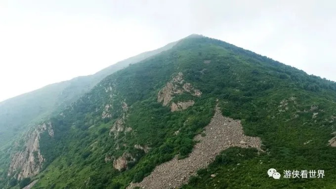 Terrain raide sur la crête de Niangzishan