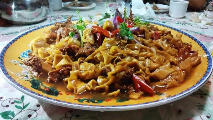 Pollo con rollos de masa de Zhangye