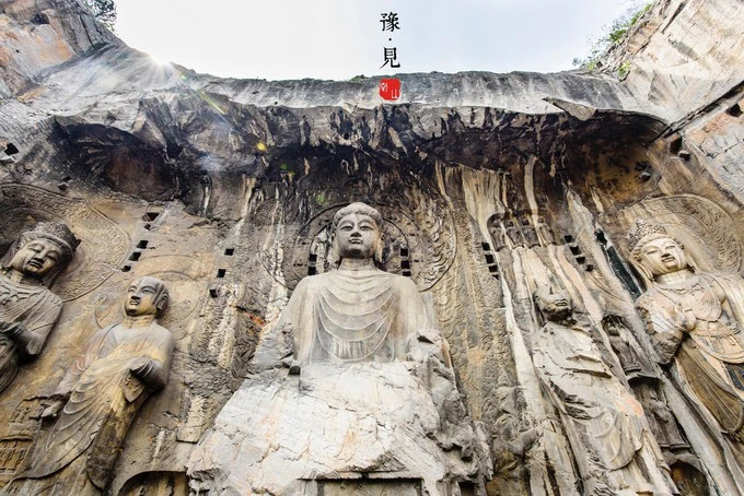 Grandes esculturas budistas de Longmen en Luoyang