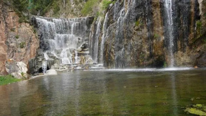 Lac et collines dans la région de Songpinggou