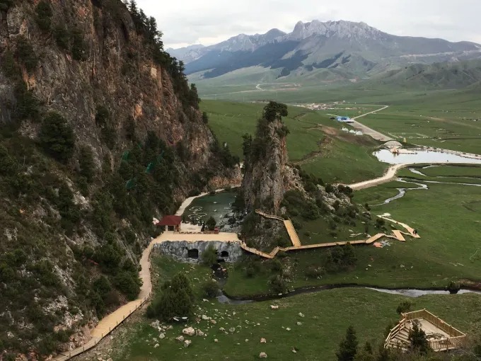Plateau ouvert près de Ruoergai